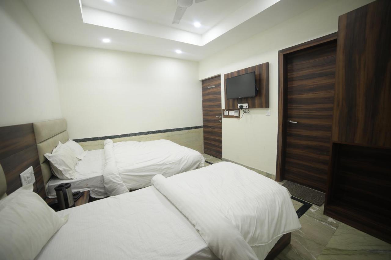Hotel Shri Ram Residency อัครา ภายนอก รูปภาพ