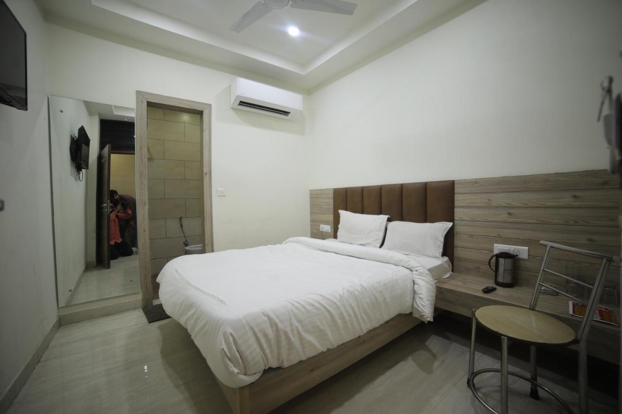Hotel Shri Ram Residency อัครา ภายนอก รูปภาพ