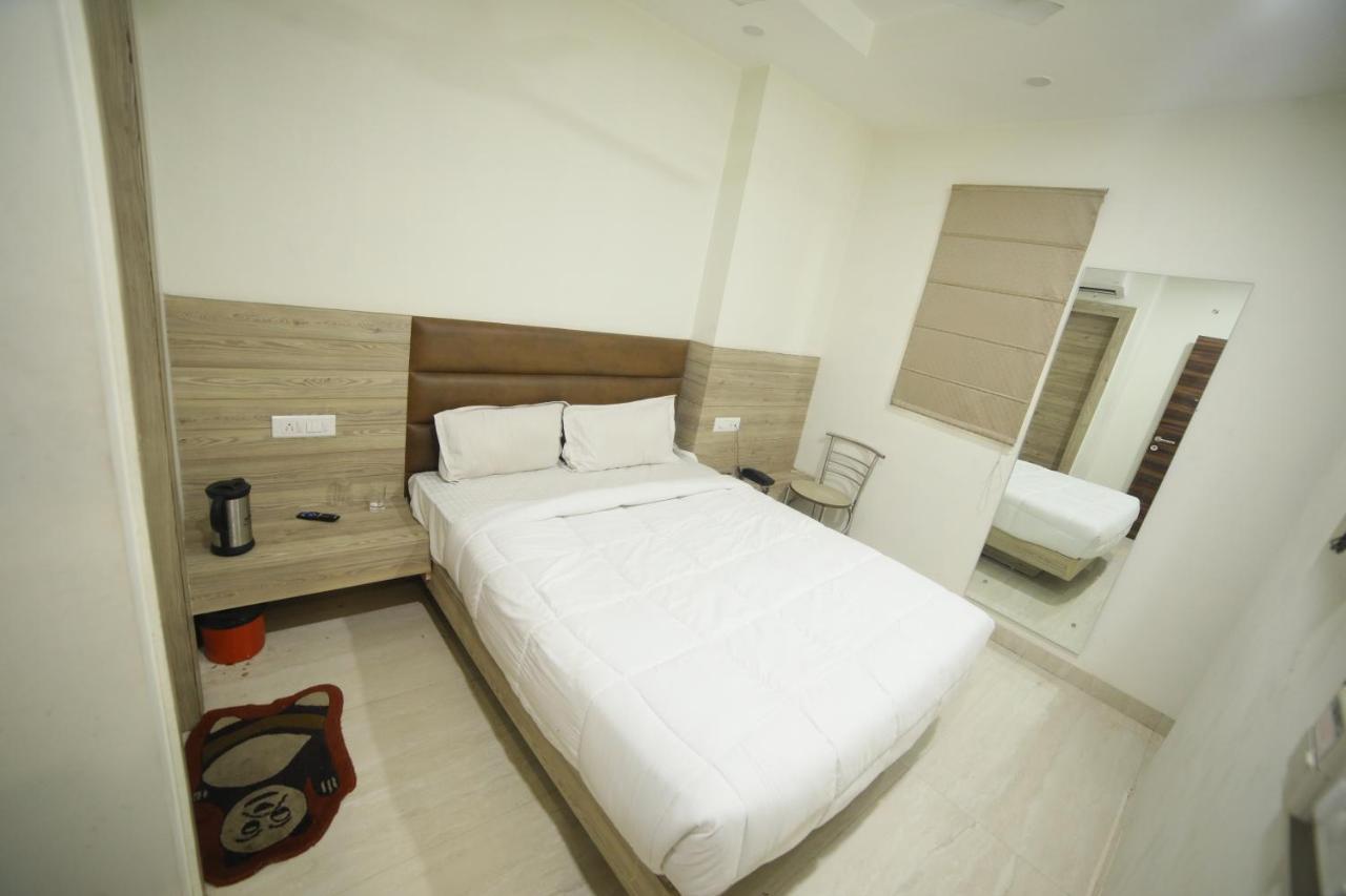 Hotel Shri Ram Residency อัครา ภายนอก รูปภาพ