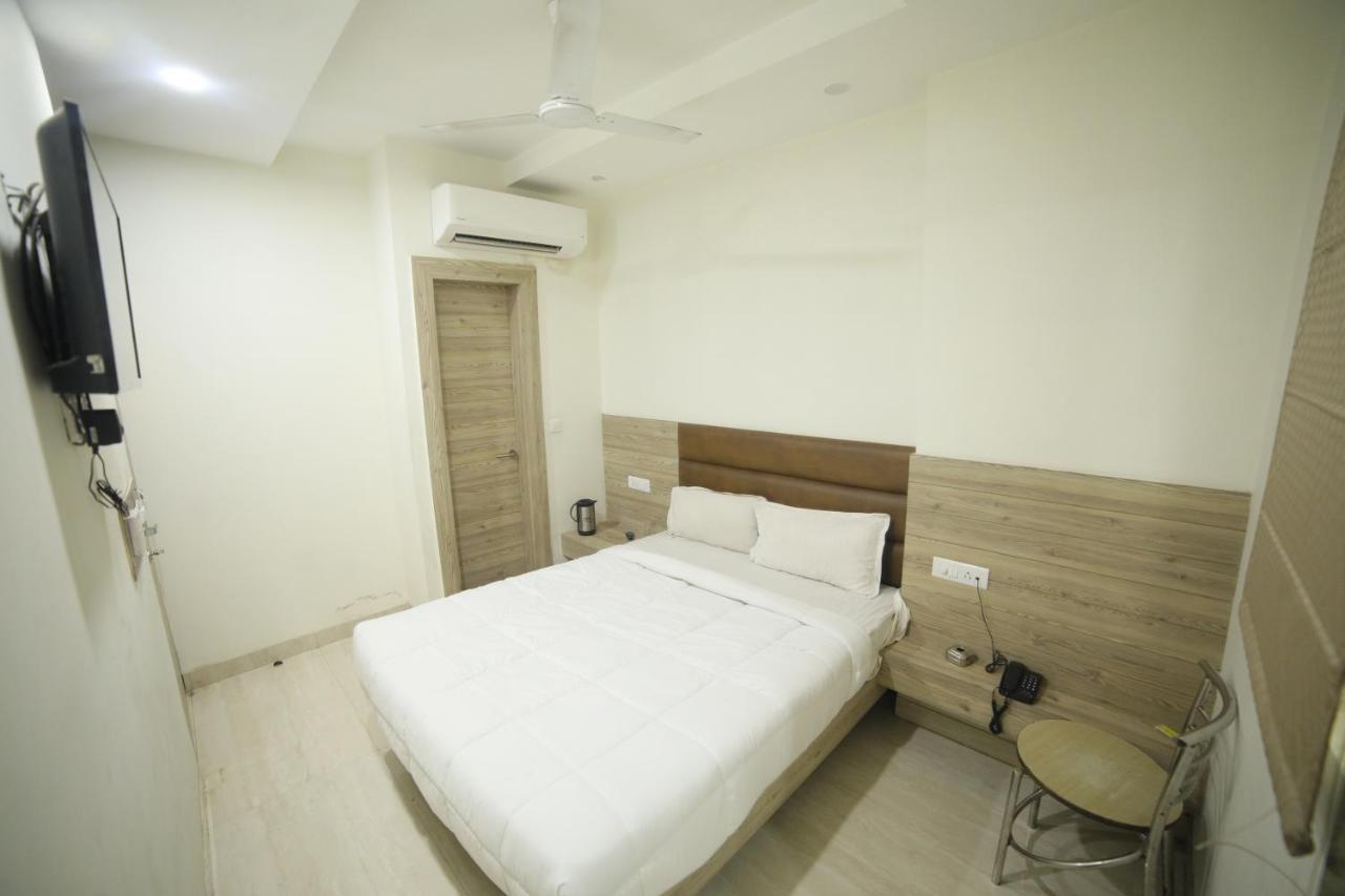 Hotel Shri Ram Residency อัครา ภายนอก รูปภาพ