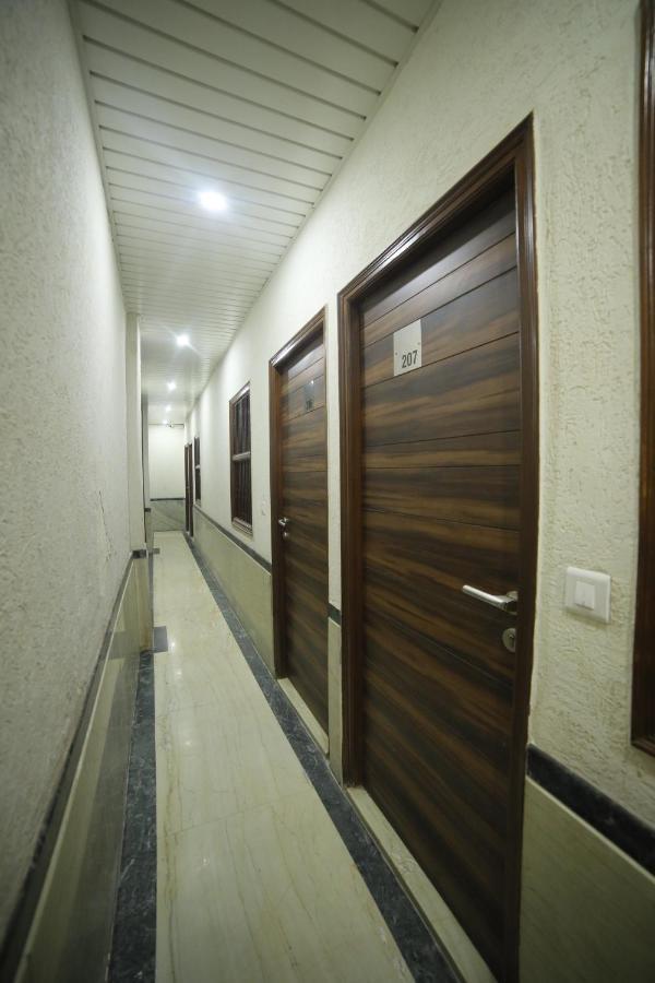 Hotel Shri Ram Residency อัครา ภายนอก รูปภาพ
